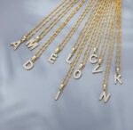 ⁦שרשרת אותיות זרקונים / זהב⁩ – תמונה ⁦2⁩