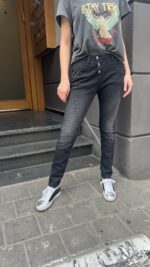 ⁦מכנסי גינס PLEASE  / אפור ווש⁩ – תמונה ⁦2⁩