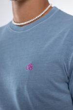 ⁦טי SCOTH AND SODA | טורקיז לוגו פוקסיה⁩ – תמונה ⁦2⁩