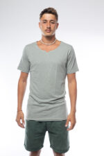 ⁦טי שירט סלאב צאוורון וי קרוע | ירוק⁩ – תמונה ⁦8⁩