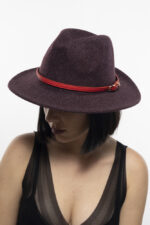 ⁦כובע צמר רצועת עור אדומה  /  אפור כהה⁩ – תמונה ⁦2⁩