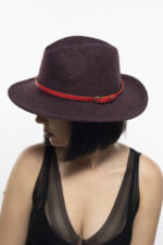 ⁦כובע צמר רצועת עור אדומה  /  אפור כהה⁩ – תמונה ⁦3⁩