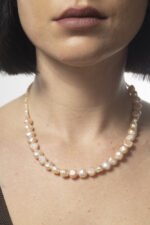 שרשרת  חצי חרוזים חצי פנינים  גולמי/ ורוד