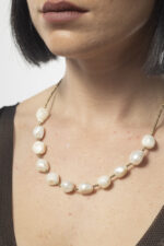 שרשרת פנינים גדולות בשילוב חרוזי /זהב