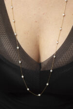 שרשרת זהב דקה וחרוזים/ לבן