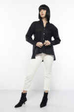 ⁦חולצה מכופתרת אוברסייז  / שחור⁩ – תמונה ⁦2⁩