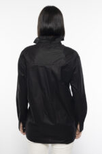 ⁦חולצה מכופתרת אוברסייז  / שחור⁩ – תמונה ⁦3⁩