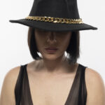 כובע לבד שרשרת זהב/  שחור