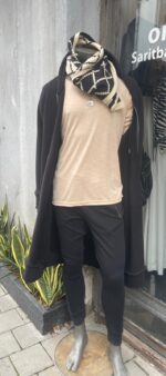 ⁦סווטשרט קפוטשון ארוך /שחור⁩ – תמונה ⁦2⁩