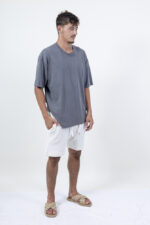 ⁦טי שירט OVERSIZE   / אפור כהה⁩ – תמונה ⁦3⁩