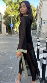 ⁦עליונית ארוכה רקומה /שחור זהב⁩ – תמונה ⁦2⁩