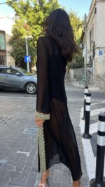 ⁦עליונית ארוכה רקומה /שחור זהב⁩ – תמונה ⁦3⁩