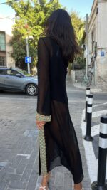 ⁦עליונית ארוכה רקומה /שחור זהב⁩ – תמונה ⁦3⁩