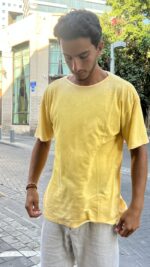 ⁦טי שירט וינטאג פשתן | צהוב⁩ – תמונה ⁦6⁩