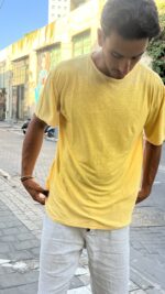 ⁦טי שירט וינטאג פשתן | צהוב⁩ – תמונה ⁦5⁩