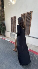 ⁦cover up עליונית רקומה עם קפוטצון | שחור⁩ – תמונה ⁦4⁩