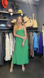 ⁦שמלת קרפ נועה מרובע וגב חשוף עגול | ירוק דשא⁩ – תמונה ⁦8⁩