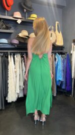 ⁦שמלת קרפ נועה מרובע וגב חשוף עגול | ירוק דשא⁩ – תמונה ⁦9⁩
