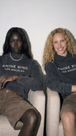 ⁦סווטשרט קפוט'שון ANINE BING |שחור los angeles⁩ – תמונה ⁦5⁩
