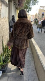 ⁦מעיל פרווה סינטטית מנומר /חום⁩ – תמונה ⁦5⁩