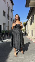 ⁦שמלת גאקרד שרוכים בגב/שחור⁩ – תמונה ⁦5⁩