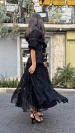 ⁦חצאית תחרה קומות /שחור⁩ – תמונה ⁦4⁩