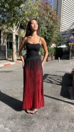 ⁦חצאית פליסה נצנצים /אדום⁩ – תמונה ⁦2⁩