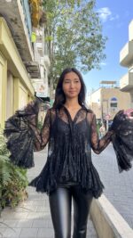 ⁦חולצת טוניקה תחרה שרוול מיוחד/ שחור⁩ – תמונה ⁦3⁩