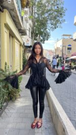 ⁦חולצת טוניקה תחרה שרוול מיוחד/ שחור⁩ – תמונה ⁦5⁩
