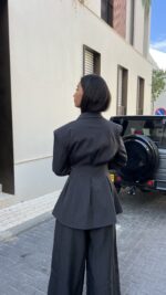 ⁦חליפה אוברסייז /פסים אפור⁩ – תמונה ⁦7⁩