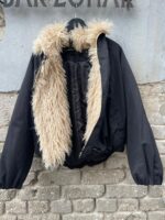 ⁦מעיל עם פרווה /שחור⁩ – תמונה ⁦2⁩